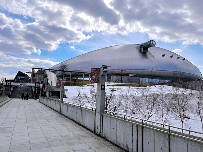 Sapporo Dome seeking sponsor to climb out of financial crisis